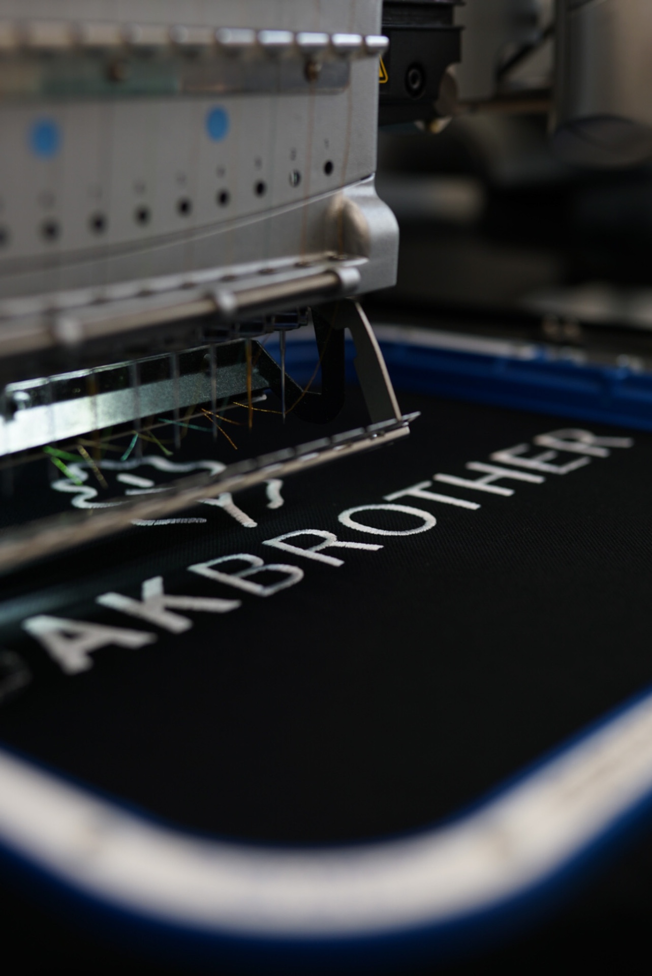 Bestickter Oakbrother-Schriftzug auf Textil